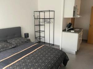 Appartements Studio a 300 m de la gare de Mantes-la-Jolie : photos des chambres