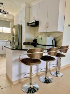 101 Camarque - 3 Bedroom Apartment In Umdloti - 180 Degree Sea Views