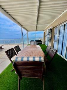 101 Camarque - 3 Bedroom Apartment In Umdloti - 180 Degree Sea Views