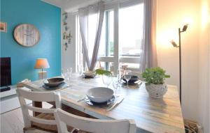 Appartements Gorgeous Apartment In Courseulles-sur-mer With Kitchenette : photos des chambres