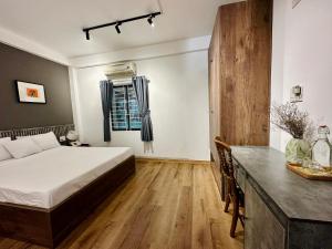 Phòng Tiêu Chuẩn có Giường Lớn – Cấm Hút Thuốc (Standard Room with King Bed - Non-Smoking)