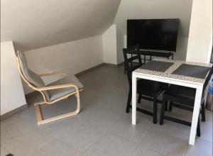 Appartements Studio a 300 m de la gare de Mantes-la-Jolie : photos des chambres