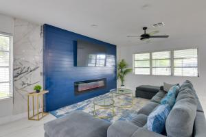 Luxe Miami Home Outdoor Kitchen, Gas Grill!