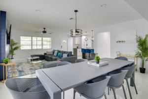 Luxe Miami Home Outdoor Kitchen, Gas Grill!