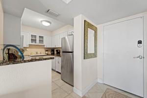 Cute Siesta Key Condo Close To Beach Restaurants