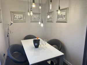 1 Bed Flat - Sleeps 2 - Parking - Wifi