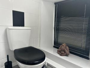 1 Bed Flat - Sleeps 2 - Parking - Wifi