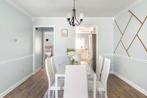 King Bed_Cozy Urban Retreat-Central Memphis