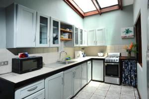 Private Fully Furnished Home at Wide Mouth Frog Hostel Quepos