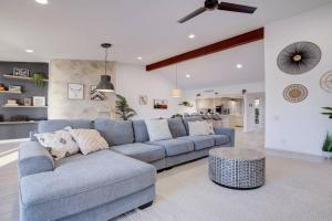 Cali Desert Life - Pool, Golf Cart, Tennis, Bikes