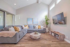 Blu Monterey - Pickleball, Golf Cart, Pools, Bikes