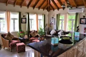 Coconut Walk Beach Apartment - Silver Sands