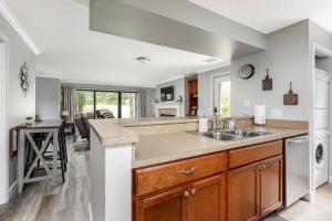 Modern Golfview Condo near the Grand Traverse Bay