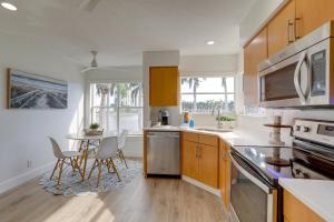 Sunny St Pete Getaway with Shared Pool and Hot Tub