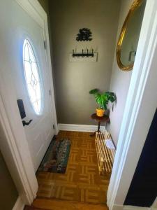 Hermosa House apartment - Peaceful Quiet 3BR, Free Street Parking, Solar Powered, by Logan Square
