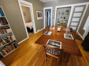Hermosa House apartment - Peaceful Quiet 3BR, Free Street Parking, Solar Powered, by Logan Square