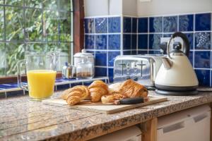 Beautiful Secluded 2 Bedroom Coach House