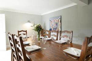 Beautiful Secluded 2 Bedroom Coach House