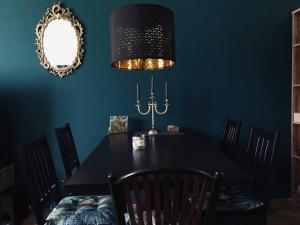 S8 Luxury 2 Room Apt OldTown - Foodstore, Crib, BabyChair, Netflix, PC Screen, UnlimMusic