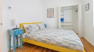 La Casa Azul- Unit A