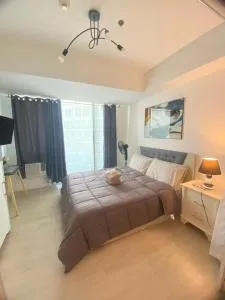 Condo Azure Staycation in Paranaque Beach View - Binangonan