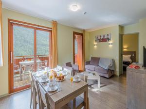 Chalets Modern studio with a dishwasher in the center of Vaujany : photos des chambres