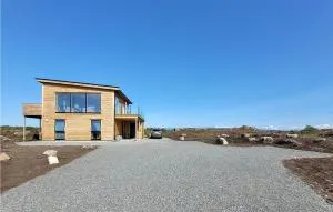 Beautiful Home In Bremnes With Wifi - Ervik