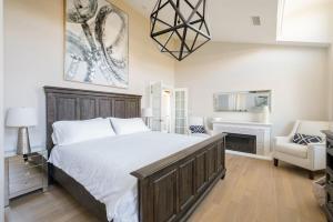 4221 Urban oasis in Hillcrest Mission Hills