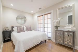 4221 Urban oasis in Hillcrest Mission Hills