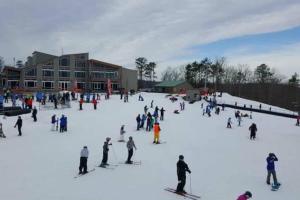 Magical Waterfront with 4-Season fun in Ski Resort