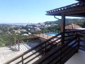 Casa Independente com 7 suítes p até 20 pessoas - Бузиус