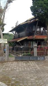 villa kayu argapuri resort ciwidey