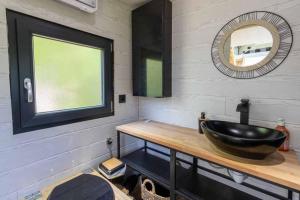 Chalets Mini maison Tiny house 6 per 3800m2 jardin Jacuzzi : photos des chambres