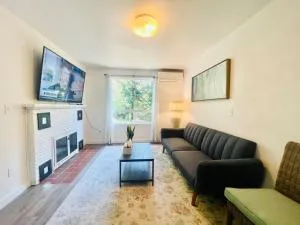 Super Privacy Lakeshore Forest Home with Air Conditioners at Haller Lake - Lake Forest Park