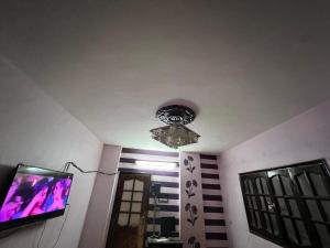 شقه ثلاثه غرف وريسبشن ثلاثه قطع لك بالكامل بها تكييف ف الصاله