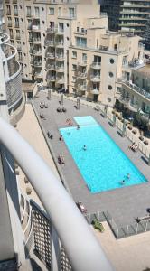 Appartement met zeezicht, zwembad & garage