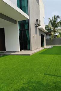 Five BEDROOMS RESIDENTIAL HOME WITH FREE WIFI