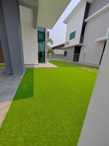 Five BEDROOMS RESIDENTIAL HOME WITH FREE WIFI