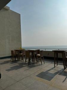 PL BEACH FRONT APARTMENT