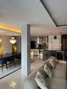 Luxury 4 Bedroom Apartment