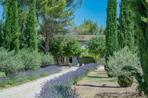 B&B / Chambres d'hotes Les Logis du Perussier : Appartement - Vue sur Jardin