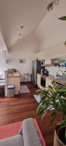 Quiet, spacious and family-friendly top-floor apartment, 100m2, 2 bedrooms, garden view