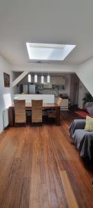 Quiet, spacious and family-friendly top-floor apartment, 100m2, 2 bedrooms, garden view