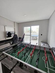 condominio clube com piscina climatizada com fechamento em vidro - Vila Caiçara - Praia Grande 4 adultos e 1 criança até 12 anos