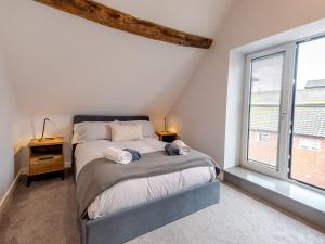 5C Charming Town Centre Apartment With Roof Top Views - Pass the Keys