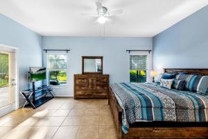 Sunny Private Pool with Nature View to Rear - Quiet Community - Nr Disney