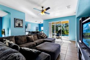 Sunny Private Pool with Nature View to Rear - Quiet Community - Nr Disney
