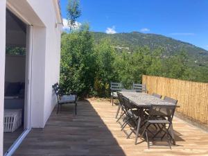 Maisons de vacances Petite maison avec terrasse. : photos des chambres