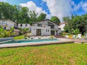 B&B / Chambres d'hotes VILLA MADHUKA - Chambres d'hotes : Chambre Double avec Salle de Bains Privative