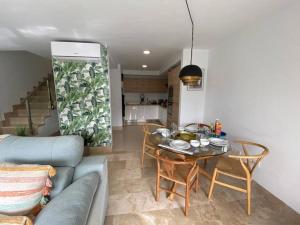 Amazing Luxury Seafront Villa near Golf & Ocean